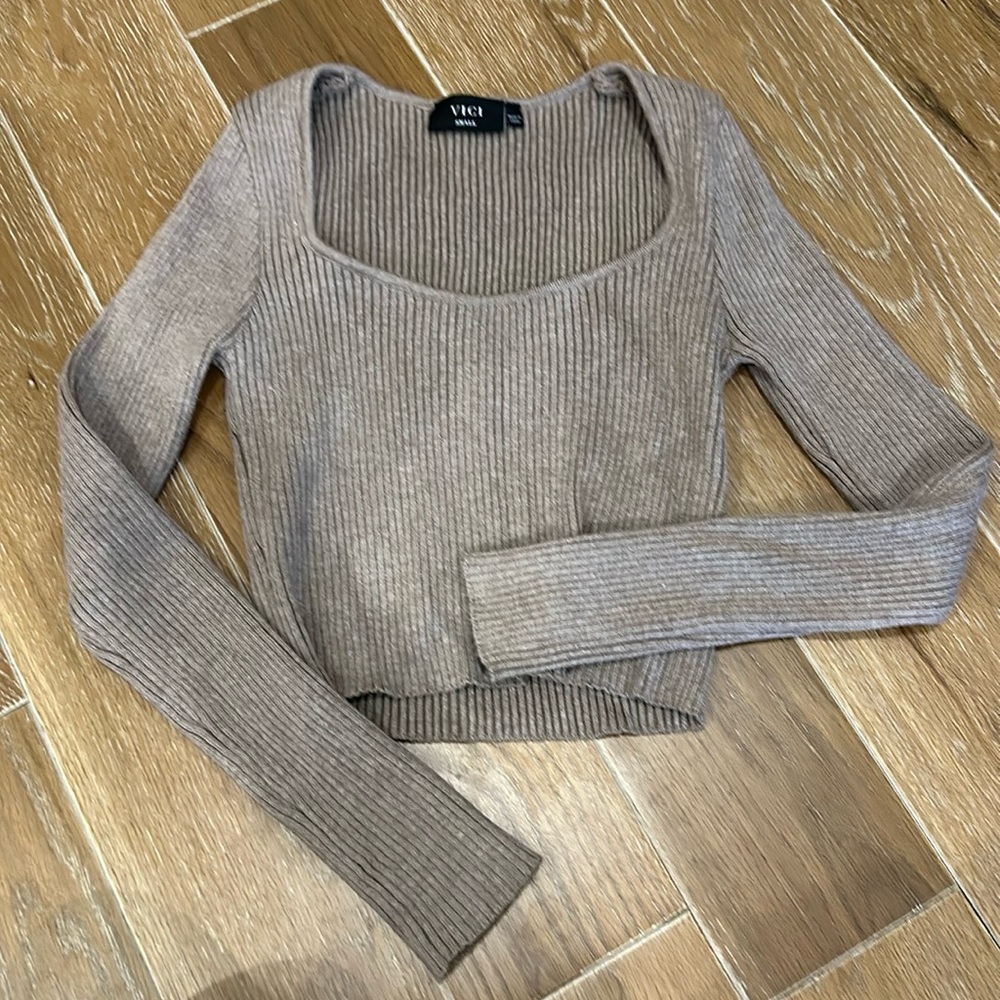 Vici Ribbed Scoop Neck Cropped Sweater in Taupe